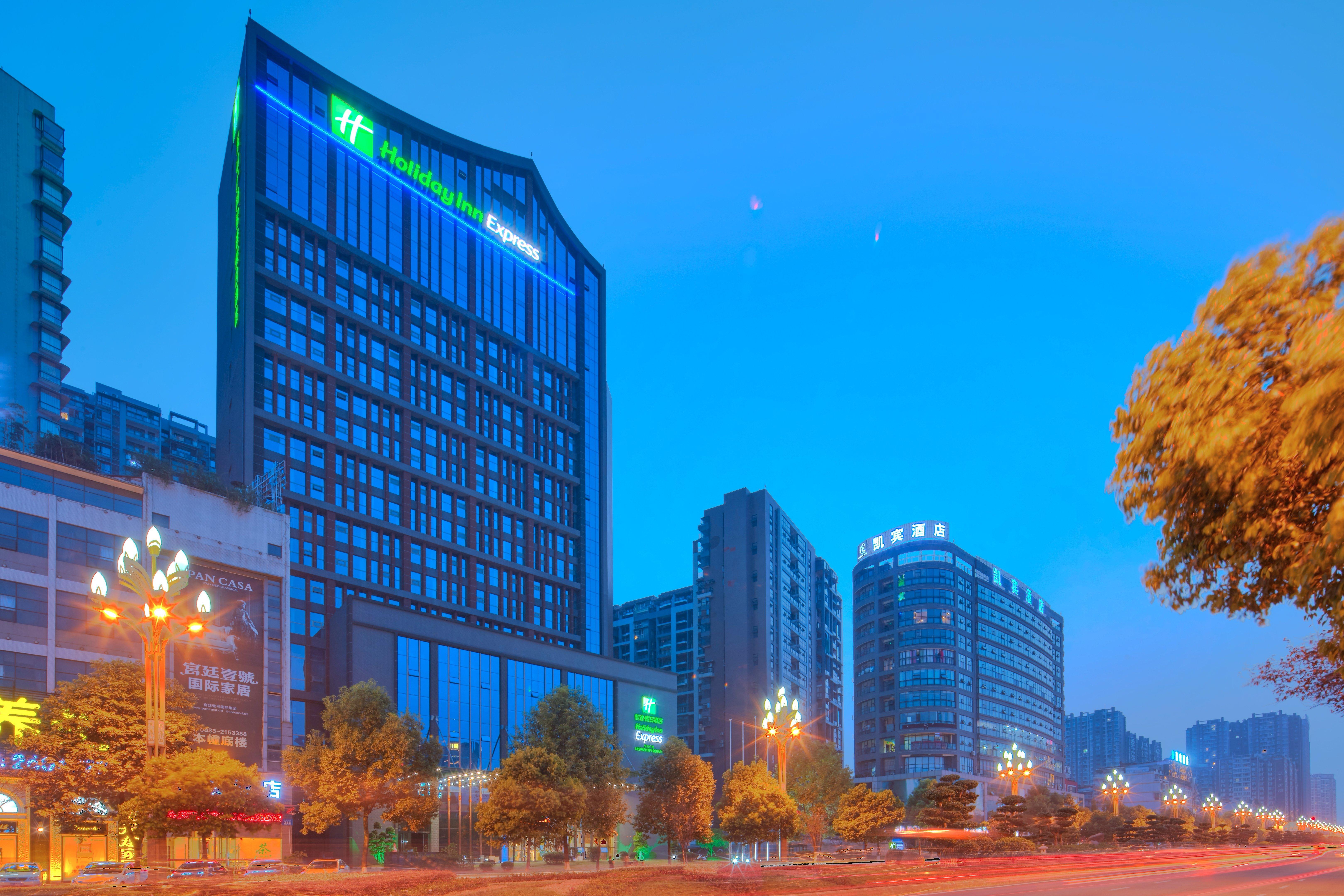 Holiday Inn Express Leshan City Square By Ihg High Speed Rail And Leshan Giant Buddha Exteriér fotografie