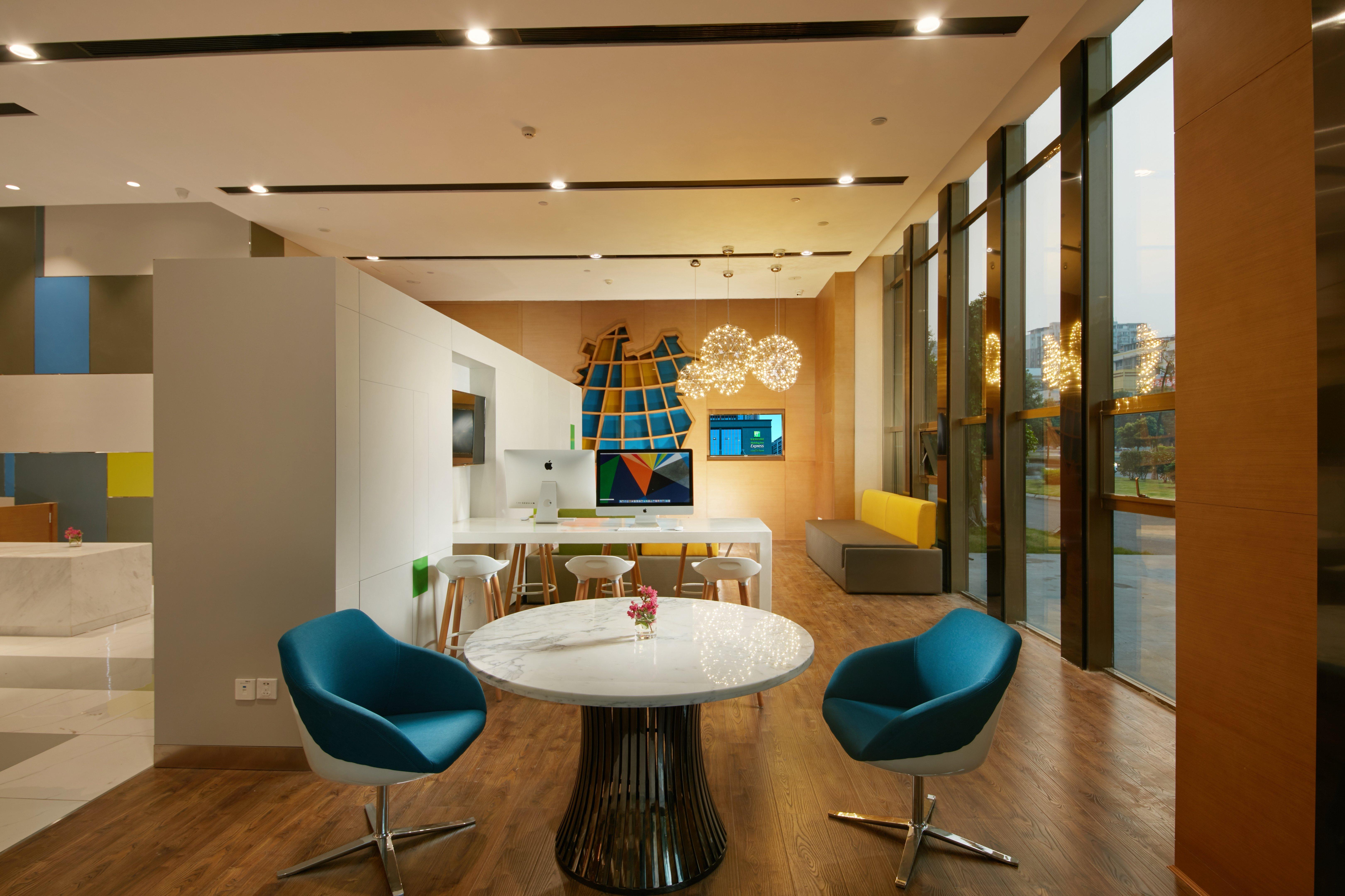 Holiday Inn Express Leshan City Square By Ihg High Speed Rail And Leshan Giant Buddha Exteriér fotografie